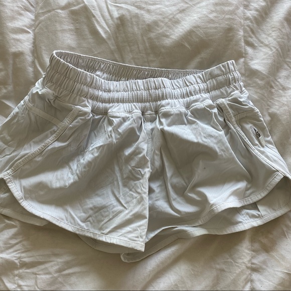 White Lululemon shorts - Picture 5 of 5